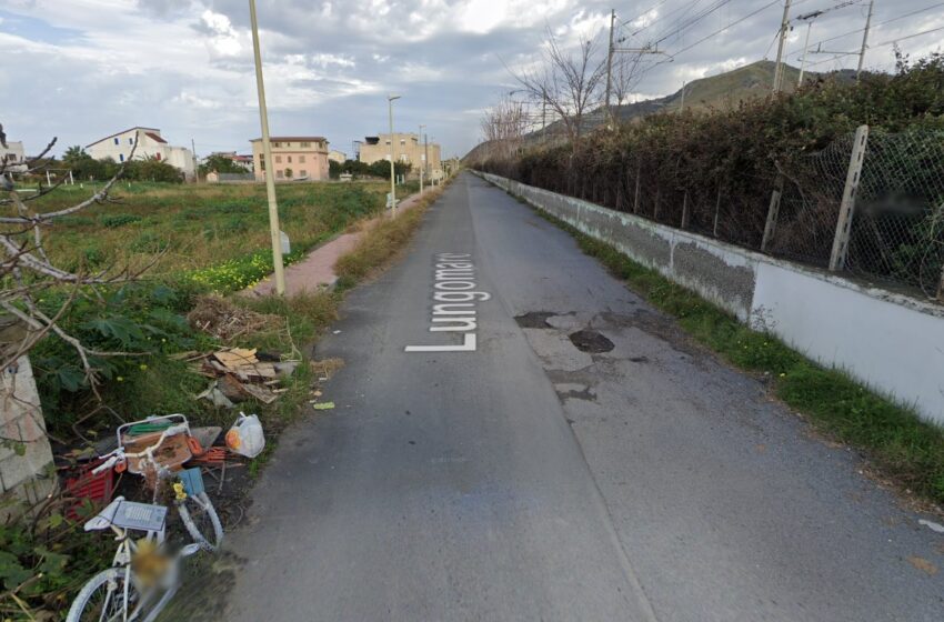 Buche nel tratto di strada del lungomare di Campora San Giovanni