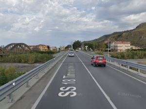 Tratto di Strada Statale 18 in corrispondenza del fiume Oliva ad Amantea