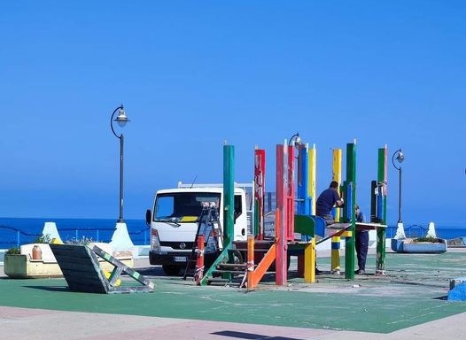 Nuove attrezzature sul lungomare di Amantea