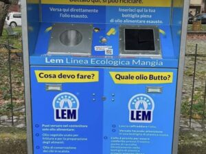 Colonnine per la raccolta di olio esausto