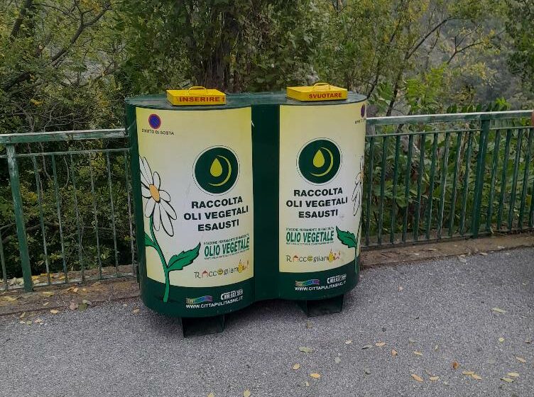 Contenitori per la raccolta dell'olio vegetale esausto ad Aiello Calabro